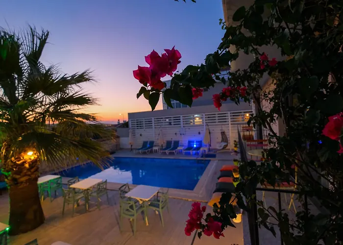 Kybele Alaçatı Otel *