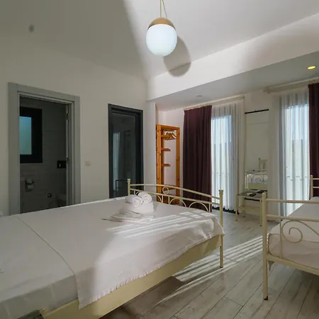 Kybele Alaçatı Otel *
