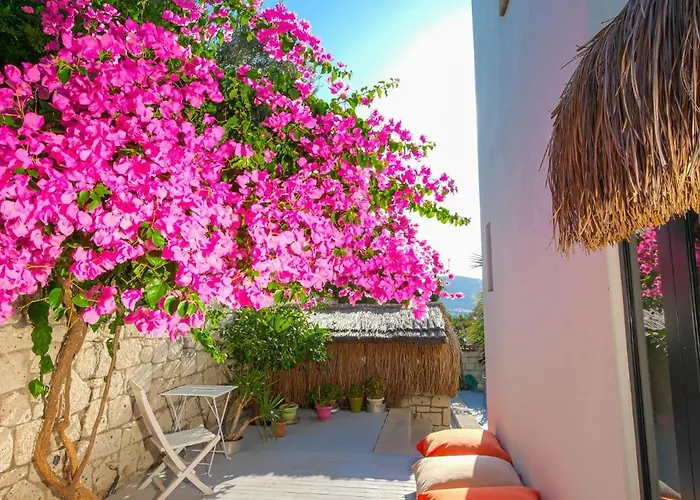 Kybele Alaçatı Hotel *